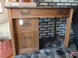 Desk with 2 drawers, expands into table, 40