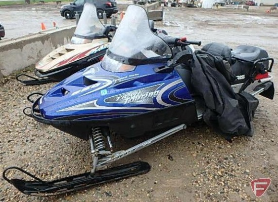 2003 Polaris Trail Touring 550cc snowmobile with fan cooled twin engine, 1,817 miles showing,