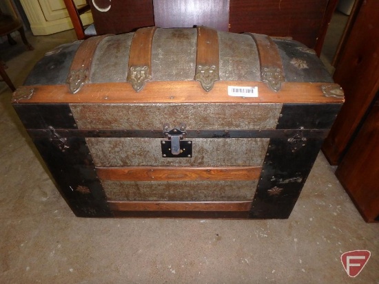 Wood/metal steamer trunk, one handle broken, 30inW