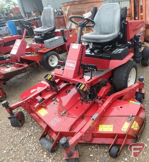 Toro Groundsmaster 225 62" mower with power steering, 3 cyl. Daihatsu gas engine, shows 818 hrs