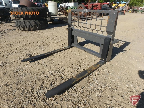 New universal mount skid steer/loader pallet fork attachment, 4"x48" forks, side steps