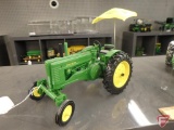 Replica John Deere AW tractor with umbrella, Collector Edition 2000