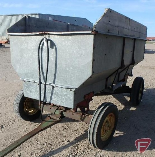 John Deere 953 wagon with Electric 727 galvanized flare box with hydraulic hoist