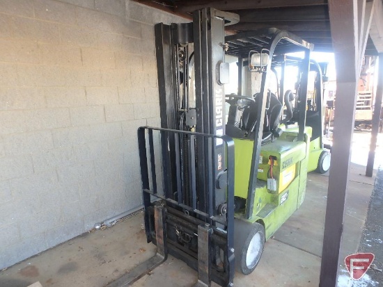 Clark TMX25 36v electric forklift, 1802hrs showing, 83/189 triple stage mast, full free lift