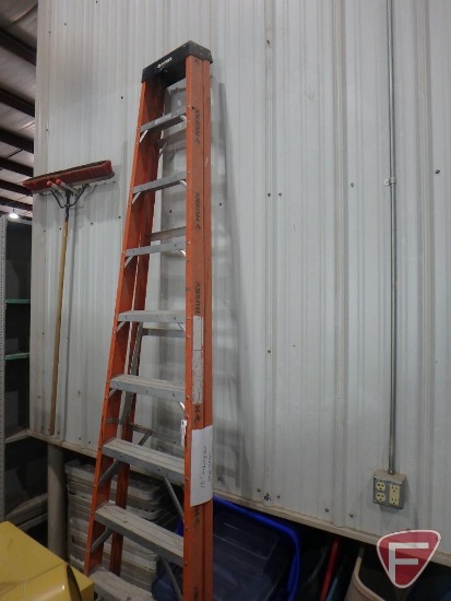 10' Husky fiberglass step ladder