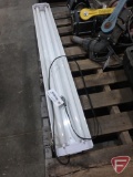 4' fluorescent light fixture