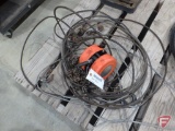 1-ton chain hoist with wire rope and hooks