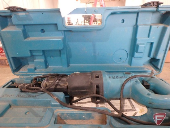 Makita JR3030T reciprocating saw with case