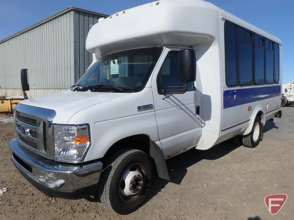 Autohelperbot 2008 Ford Econoline E450 Super Duty Cutaway Van 2013