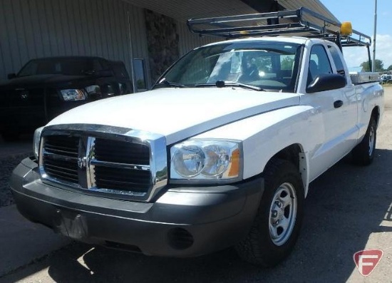 2005 Dodge Dakota Extended Cab 4x4 Pickup Truck