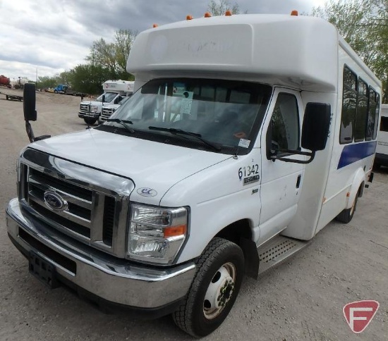 2014 Ford E-450 Super Duty Elkhart Bus