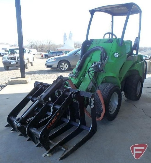 2014 Avant articulated loader