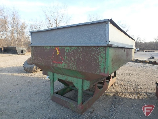 Dakon approx. 250 bushel gravity box with steel extension