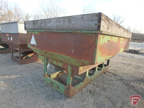 Dakon approx. 250 bushel gravity box with steel extension