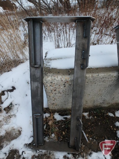Heavy duty skid steer attachment frame with universal quick attach mount
