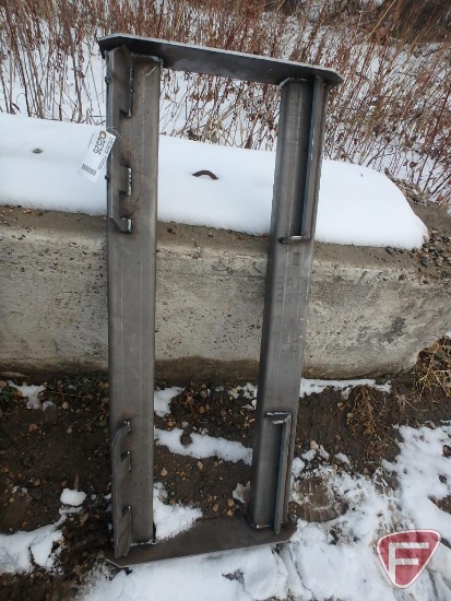 Heavy duty skid steer attachment frame with universal quick attach mount