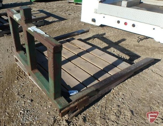 Round bale forks