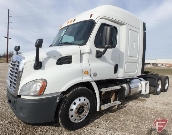 2014 Freightliner Cascadia 132 Semi Tractor