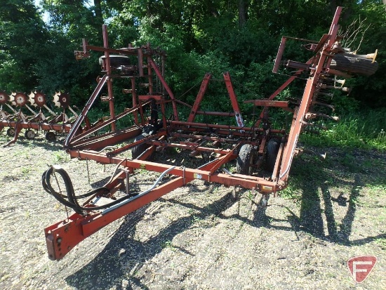 27' International 45 field cultivator, tandem axle main frame, coil tine finishing harrow