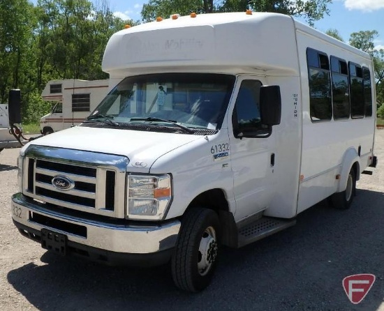 2014 Ford E-450 Super Duty Elkhart Bus