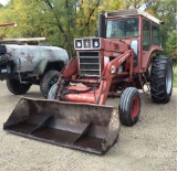 1974 INTERNATIONAL HYDRO 100 TRACTOR W/LOADER SN: 2690003U009563