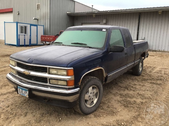 1995 CHEVROLET GMT-400 EXTENDED CAB 4X4 PICKUP VIN: 2GCEK19Z6S1104538