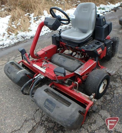 Toro Greensmaster 3150Q 3-gang mower with 18hp Briggs & Stratton engine, 3090hrs