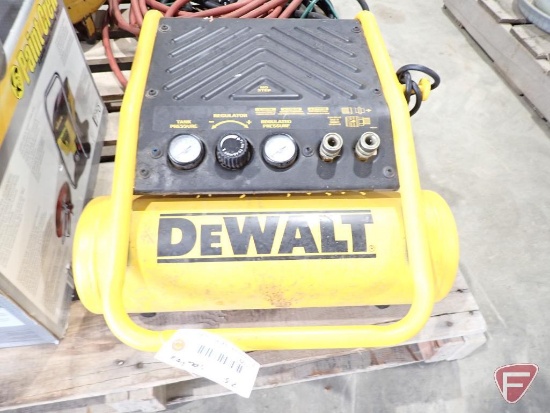 Dewalt heavy duty 2 gallon trim compressor, model D55141, sn 2868033174, 150 PSI max, 120v