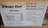 Magic Chef MCD770RW microwave oven, .7 cu ft, 700w