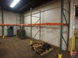 Teardrop pallet rack