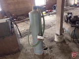 Air pressurized sprayer tank
