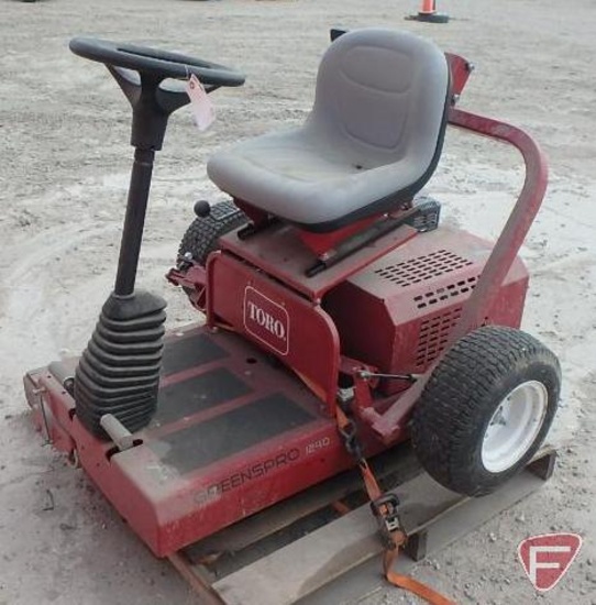 2014? Toro Greenspro 1240 self propelled greens roller with Honda GX200 gas engine, 37 hrs.