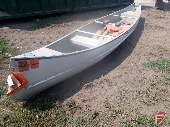 1997 Alumacraft 17' canoe with oars and life jackets, hull ID# ACBS1057C696