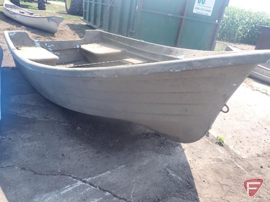 Fiberglass boat, 125"x61"