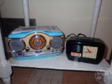 NOSTALGIC MEMOREX RADIO/CD PLAYER, CLOCK RADIO