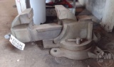 BENCH VISE WITH 6