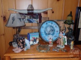 WESTERN-THEMED DECORATIVE ITEMS: WALL HOOKS, WALL CLOCK, WALL THERMOMETER/CLOCK, FIGURINES,