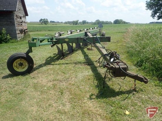John Deere 2800 6 bottom plow on land hitch, adjustable trip bottoms, sn 013539A