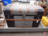 Vintage steamer trunk with insert 36