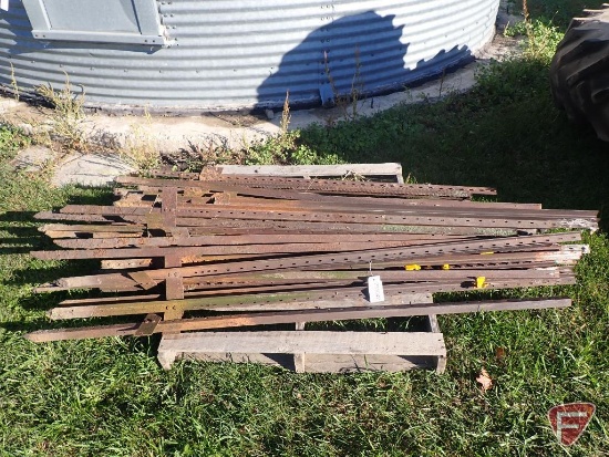 FENCE POSTS, CONTENTS OF PALLET