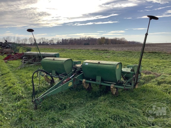 JOHN DEERE 495 PLANTER