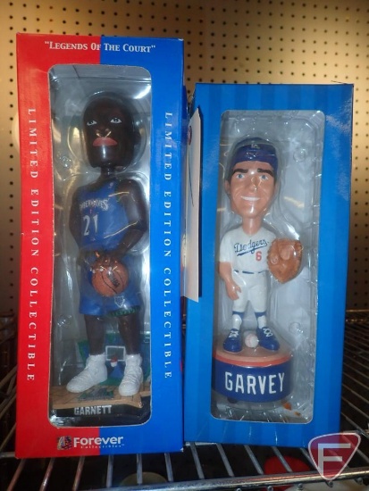 BOBBLEHEAD FIGURES: TIMBERWOLVES KEVIN GARNETT, DODGERS STEVE GARVEY. 2PCS