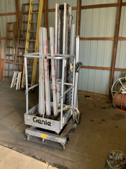 GENIE PLC-30DC PERSONNEL LIFT