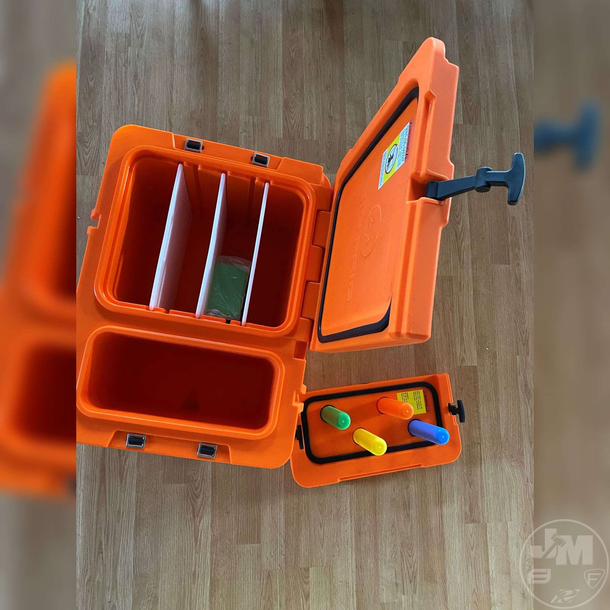 ZOETIS ORANGE 4-HOLSTER VACCINE COOLER: THIS IS A | Proxibid