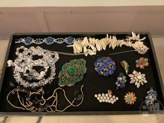 VINTAGE AND COSTUME JEWELRY: NECKLACES, BRACELETS, EARRINGS, BROACHES; (3) UNITS