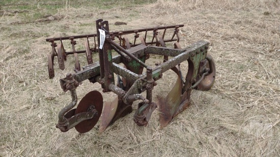 JOHN DEERE 2 BOTTOM PLOW