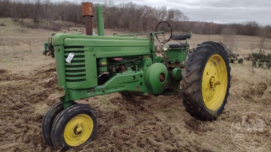 JOHN DEERE A TRACTOR