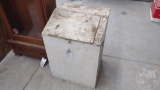 VINTAGE METAL BOX 20