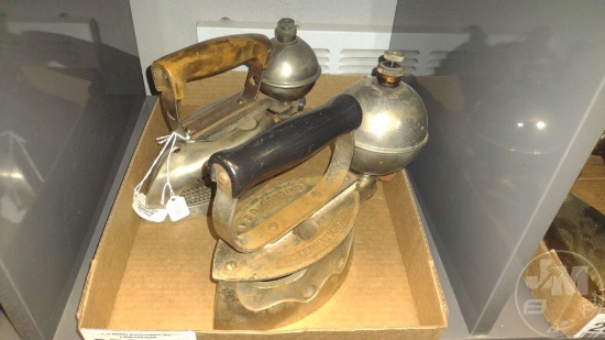 VINTAGE ENGLISH GAS IRON LABELED GLISSMAN COLLECTION, INTERNATIONAL GAS IRON
