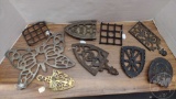 VINTAGE METAL TRIVETS, LARGEST IS 10